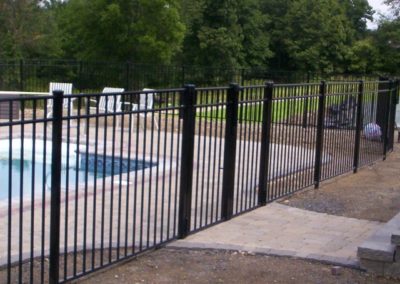 OnGuard's Starling is available with a wide vatiety of gate widths. This is an 8 foot wide, straight top double gate. All gates come with adjustable self-closing hinges. We stock most of the most popular widths.