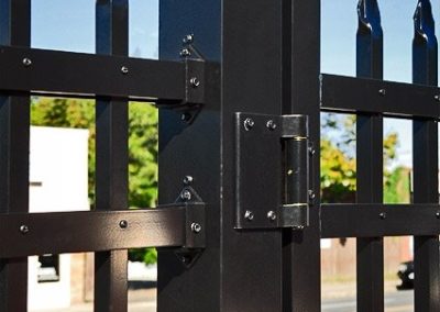 Eastern Aluminum Fence Style EO4101 hinges from an optional 4x4 post.