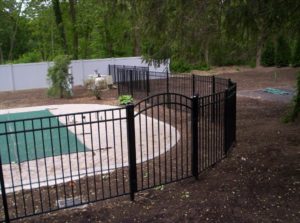 This matching Starling style arched top gate is in stock in 4 and 5 foot wide (black pool code only). Straight tops are stocked in 3, 4 and 5 foot single leaves and all our OnGuard gates come with hinges.